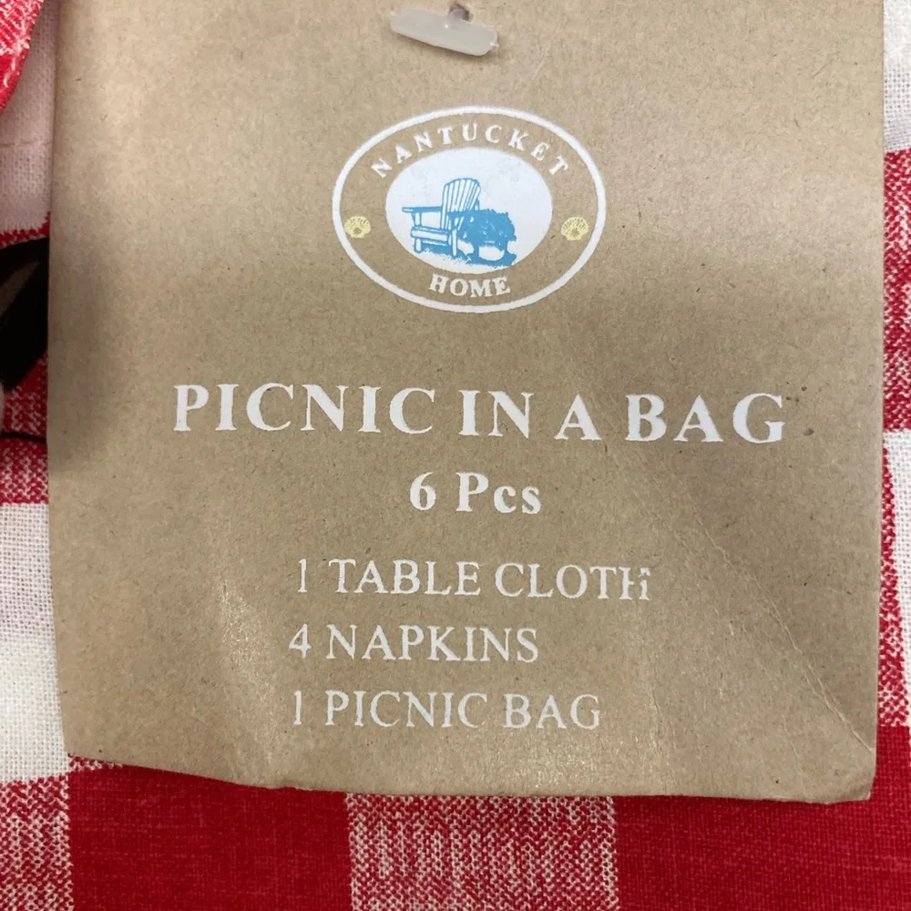 Picnic back pack serves 4
